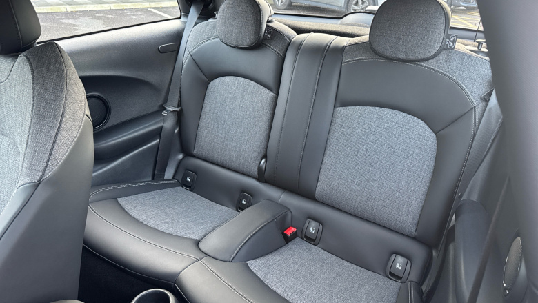 MINI Hatchback 135kW Cooper S Level 2 33kWh 3dr Auto Electric Hatchback